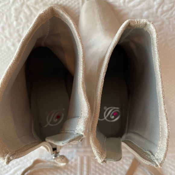 Delicious Faux Suede Square Toe Block Heel Ankle Boots Cream/Nude/Beige - Picture 11 of 11